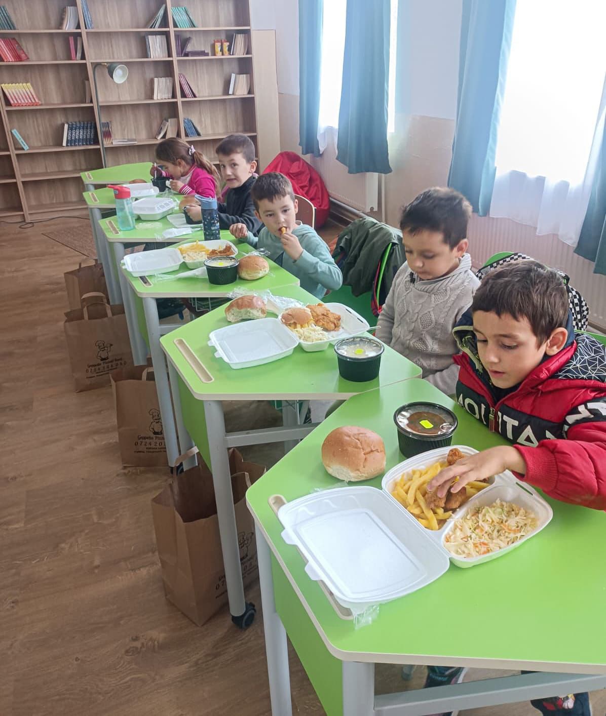 children eating in necsesti